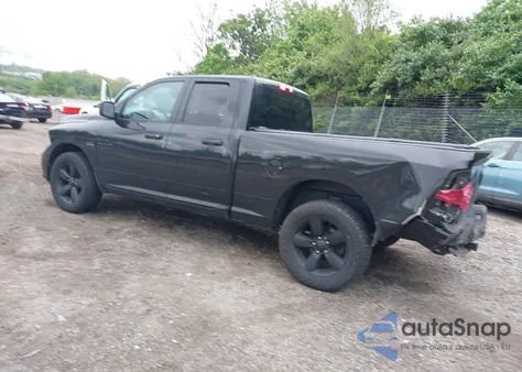 2018 Ram 1500 Express 4X4 6'4 Box z USA, uszkodzony, nr VIN 1C6RR7FT5JS320998